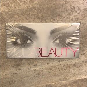 Scarlett Eyeshadow Palette - Black and Pink